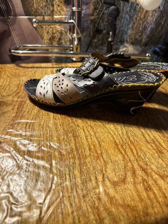 Elite by Corkys Kalua Laser Cutout Patchwork Leather Wedge Sandals - Picture 4 of 7